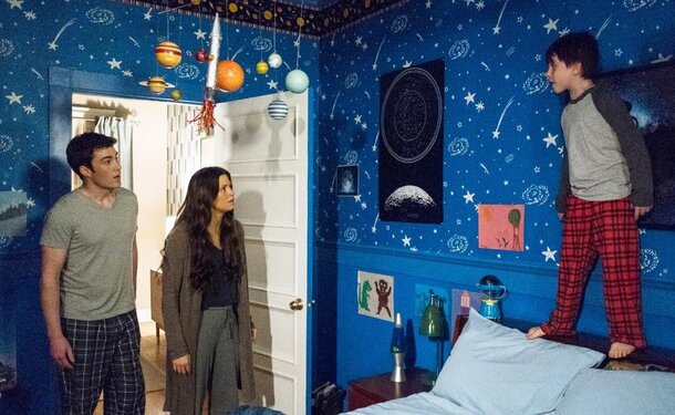 'Resident Alien': A Hilarious Struggle to Fit In on Earth Resident Alien