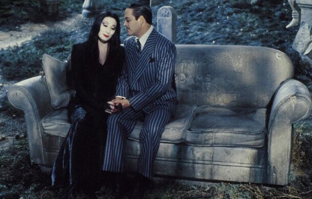 No Abusers or Manipulations: 5 Great Movies About Healthy Relationships — These Couples Are Worth Looking Up To The Addams Family (1991)