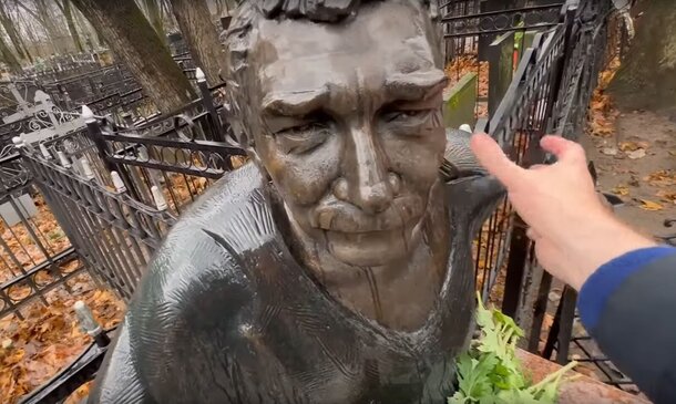 Памятник плачет: на могиле Джигарханяна происходит неожиданное (фото) Памятник плачет: на могиле Джигарханяна происходит неожиданное (фото)