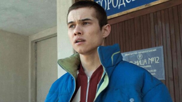 Вышел в 2023-м, а побеждает до сих пор: какой сериал взял 4 ТЭФИ и стал триумфатором церемонии Кадр из сериала «Слово пацана»