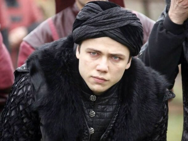 От Сулеймана до Шекера: что означают мужские имена в сериале «Великолепный век» От Сулеймана до Шекера: что означают мужские имена в сериале «Великолепный век»