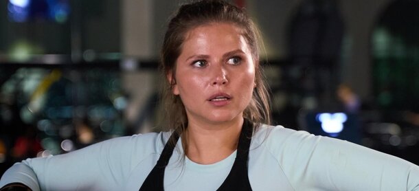 «Глупая пародия на "СашуТаню"»: новый сериал «Второй брак» мог бы стать новым популярным ситкомом, но увы Кадр из сериала «Второй брак»