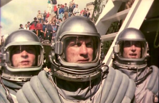 «Очень мощный, 10 из 10»: этот старый российский sci-fi фильм в духе Брэдбери редко вспоминают — и зря, у него рейтинг 7.1 «Очень мощный, 10 из 10»: этот старый российский sci-fi фильм в духе Брэдбери редко вспоминают — и зря, у него рейтинг 7.1