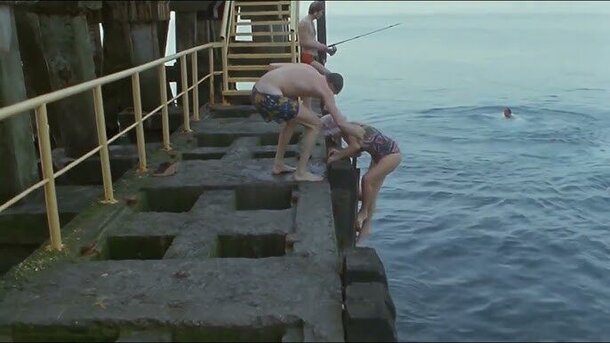 Людк, а Людк! А где снимали морские сцены в фильме «Любовь и голуби»? Михайлов там чуть не утонул Кадр из фильма «Любовь и голуби»