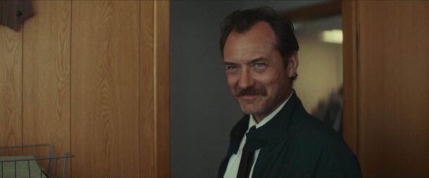 'Siegfried & Roy': Hollywood Stars Jude Law and Andrew Garfield to Portray Legendary Magicians in New Series Jude Law photo
