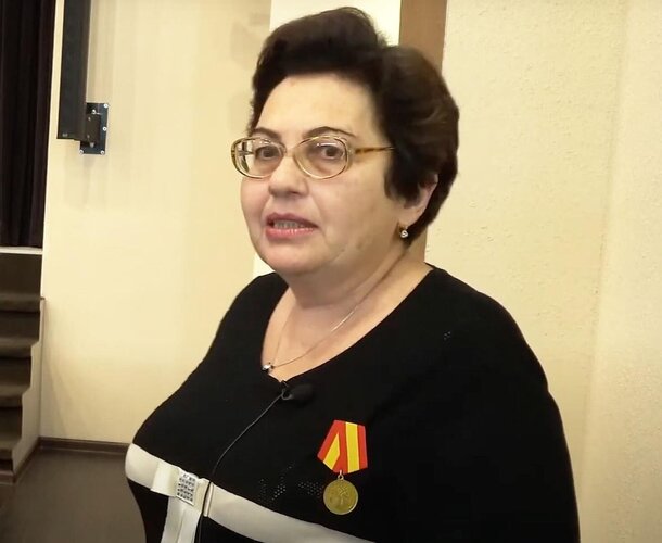 Выросла скандалисткой: теперь девочку с упаковки «Аленки» можно узнать только по глазам (фото) Выросла скандалисткой: теперь девочку с упаковки «Аленки» можно узнать только по глазам (фото)
