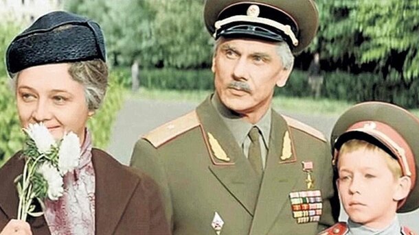 Этот фильм увеличил количество поступающих в военные вузы в 18 раз: редкая картина о патриотизме и верности Кадр из фильма "Офицеры"