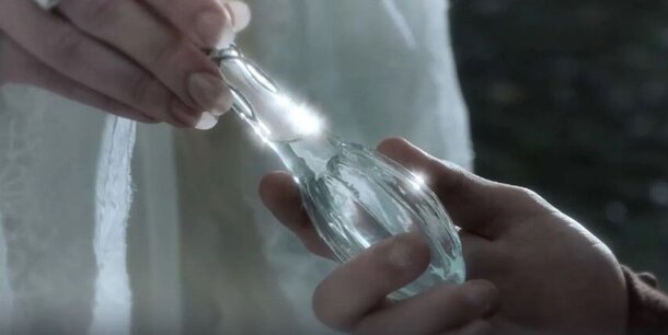 A Strand, Cloaks, and Food: Why Galadriel Gave the Fellowship Strange Gifts in 'The Lord of the Rings' Galadriels gift