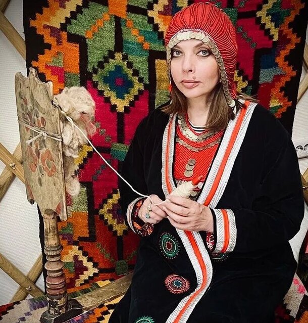Пухлые губы, большие глаза и фирменная родинка: дочь не отличить от Рождественского