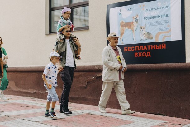 На СТС выходит сериал «Домохозяин», где Левкин сыграл свою последнюю роль: жена Маруся тоже рядом Кадр из сериала «Домохозяин»