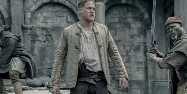 Эти 5 фэнтези-фильмов незаслуженно оказались в тени «Властелина колец»: зрители их пропустили — и зря Кадр из фильма «Меч короля Артура»