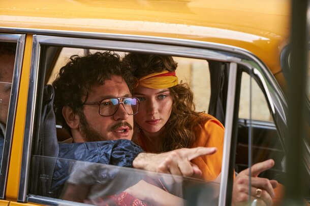 Новый сериал не похож ни на один российский: должен понравиться поклонникам «Поймай меня, если сможешь» Кадр из сериала «Казановa в бегах»