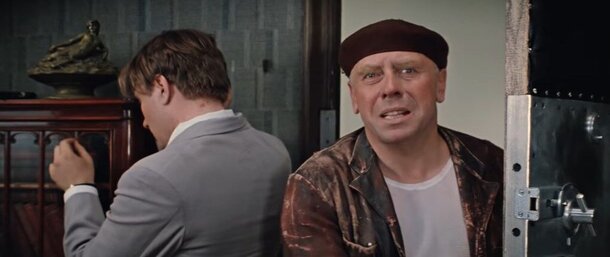 Что не так с контрабандистами в фильме «Бриллиантовая рука» и почему планы Шефа до сих пор не складываются? Кадр из фильма «Бриллиантовая рука»