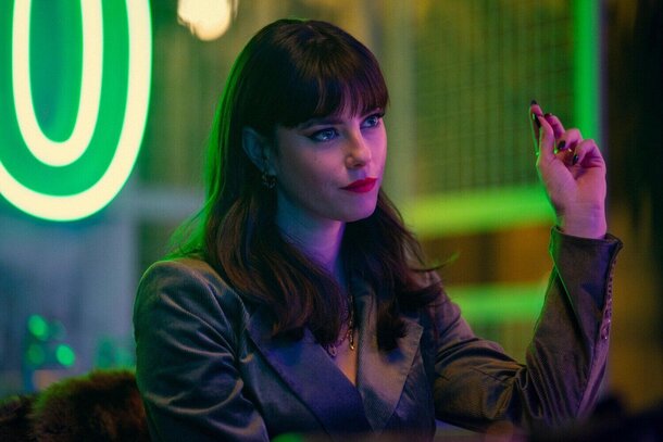 Netflix продолжает «Джентльменов»: Тео Джеймс снова в игре, Гай Ричи опять у руля проекта — и, похоже, второй сезон будет еще круче Кадр из сериала «Джентльмены»