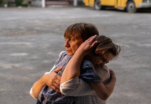 «Главный герой будто вывернул себя наизнанку»: Антон Васильев объяснил, почему не смог вернуться во 2 сезон «Хрустального» Кадр из сериала «Хрустальный»