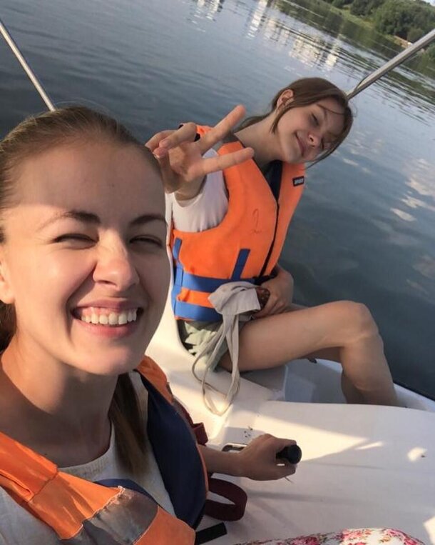 Привезла ребенка из Китая: дочь звезды «Сельского детектива» растет красоткой