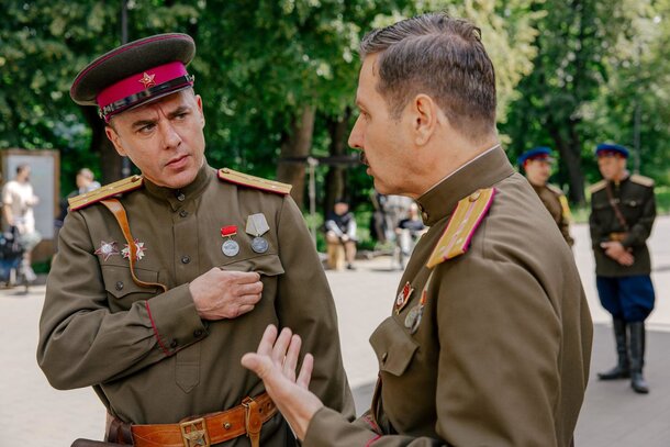 «Адмирал Кузнецов» не первый военный проект с Петренко: нашли еще три картины с высоким рейтингом, где блистал актер в форме Кадр из сериала «СМЕРШ 3»