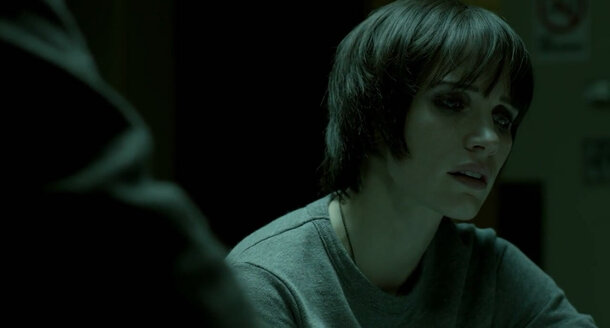 Посмотрели и не можете забыть «Черный телефон 2»? Вот еще 4 триллера, которые доводят до мурашек без всяких скримеров Кадр из фильма «Мама»