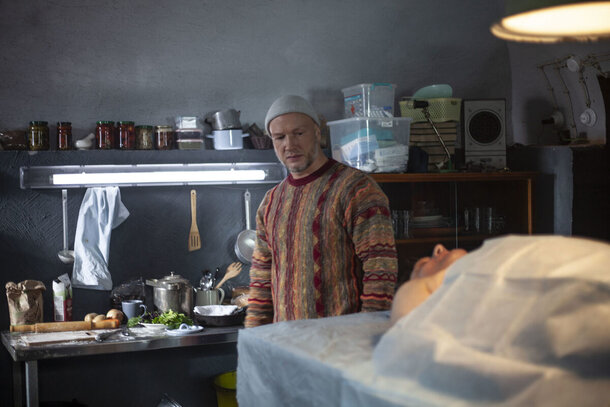 Кадр из сериала "Лепила"