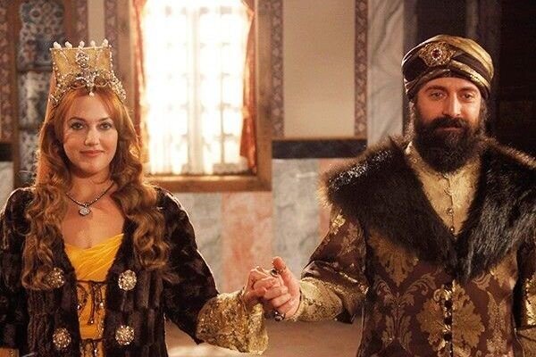 В «Великолепном веке» снова наврали? На этот раз под вопросом титул «хасеки» для Хюррем — его могли носить раньше… мужчины В «Великолепном веке» снова наврали? На этот раз под вопросом титул «хасеки» для Хюррем — его могли носить раньше… мужчины