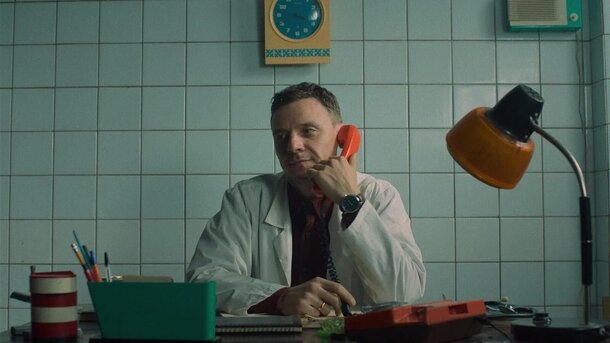 Журнал HELLO! назвал лучший российский сериал 2025 года: и это — одна из лучших ролей Ивана Янковского Кадр из сериала «Аутсорс»