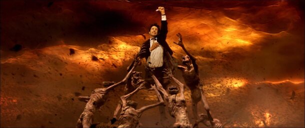Between Flying Cars and Demons: 'Constantine 2' Stalls — Reeves Has a Very Different Vision Constantine 2005 still