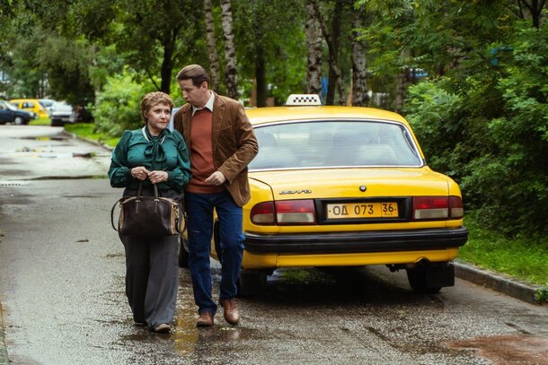 Новый сериал «Трешка» вспоминает нулевые — и смеется над ними: с любовью, ностальгией и Николаем Наумовым «Трешка»