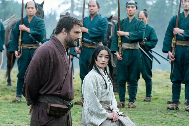 Пять главных зарубежных сериалов 2024 года, которые нельзя пропускать: мнение автора «Киноафиши» Космо Джарвис и Анна Саваи в сериале «Сегун»