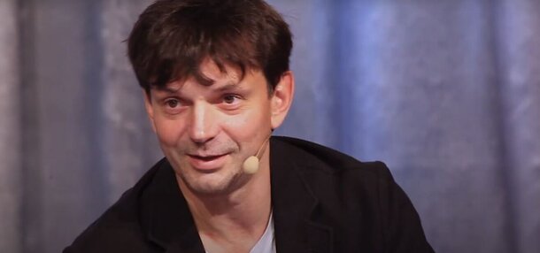 Грустно смотреть: куда пропал интеллигентный очкарик из «Агентства НЛС» (фото)