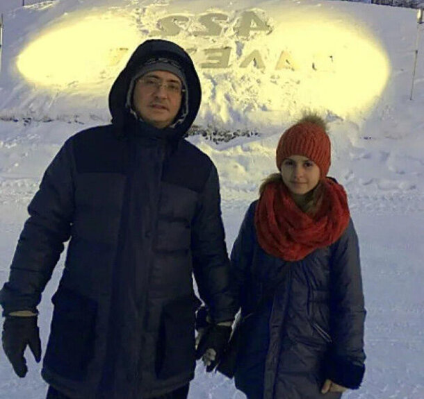 Родила любовница, пока жена пила: внебрачная дочь Мясникова растет красавицей Родила любовница, пока жена пила: внебрачная дочь Мясникова растет красавицей
