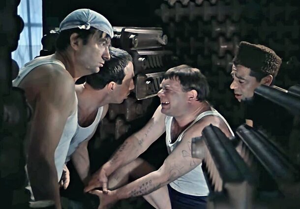 Намек, что доцент «шестерка» на фоне настоящего уголовника, в «Джентльменах удачи» поняли не все Герои носят батареи