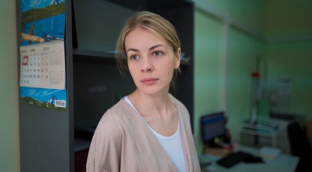 Об этих российских сериалах практически никто не слышал, а ведь они крутые: 6 детективных историй для любителей тайн и загадок Кадр из сериала «Лиса»