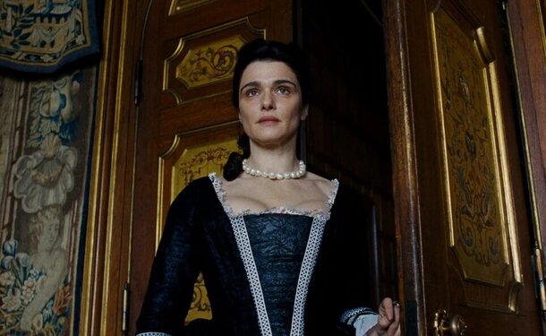 Still from the film 'The Favourite'