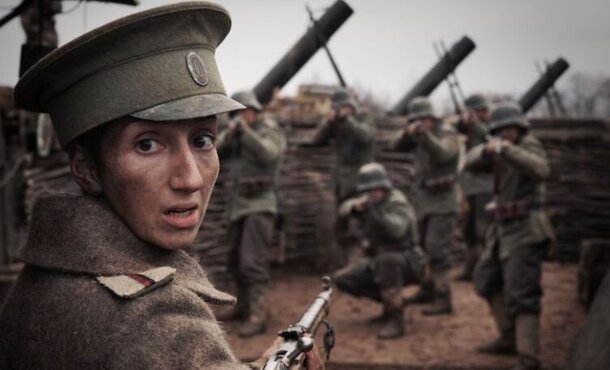 У этого военного сериала самый высокий рейтинг на КП — 8,2: почему «Женский батальонъ» обожают даже иностранцы Кадр из сериала «Женский батальонъ»