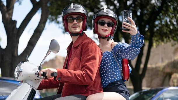 Круассаны в прошлом, Эйфелева башня на горизонте: Netflix пора менять название «Эмили в Париже» — героиня переехала Круассаны в прошлом, Эйфелева башня на горизонте: Netflix пора менять название «Эмили в Париже» — героиня переехала