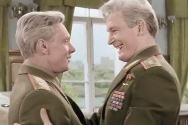 Даже в отличных «Офицерах» есть несостыковки: в сценарии есть ответ, почему друзья не искали друг друга Даже в отличных «Офицерах» есть несостыковки: в сценарии есть ответ, почему друзья не искали друг друга