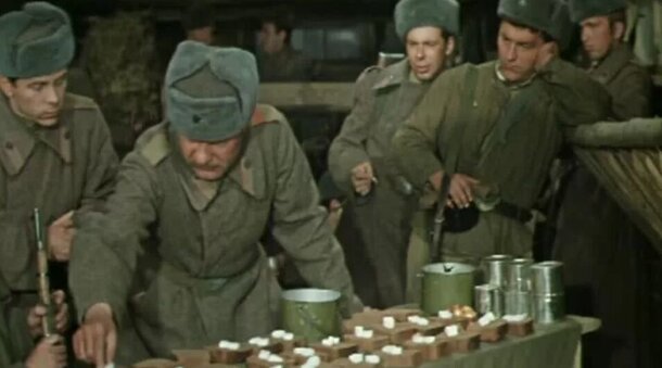 Аналогов тушенки не было и нет: почему в военных фильмах герои едят только мясные консервы Аналогов тушенки не было и нет: почему в военных фильмах герои едят только мясные консервы