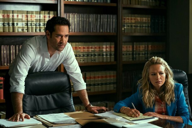 'The Lincoln Lawyer' Is Back in the Courtroom – But Is It Justice or Just Another Drama? Still from the series 'The Lincoln Lawyer' (2022)