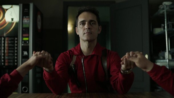 Этот «старенький» сериал стал мировым хитом только после покупки Netflix: другой феномен проекта — скромнейший бюджет пилотной серии Этот «старенький» сериал стал мировым хитом только после покупки Netflix: другой феномен проекта — скромнейший бюджет пилотной серии