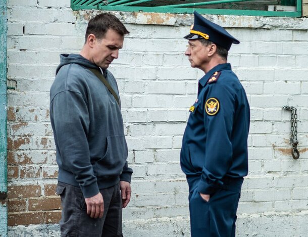 Антон Васильев возвращается сразу в двух сериалах НТВ — и в каждом он круче, чем в «Невском» Кадр из сериала «Приговор»