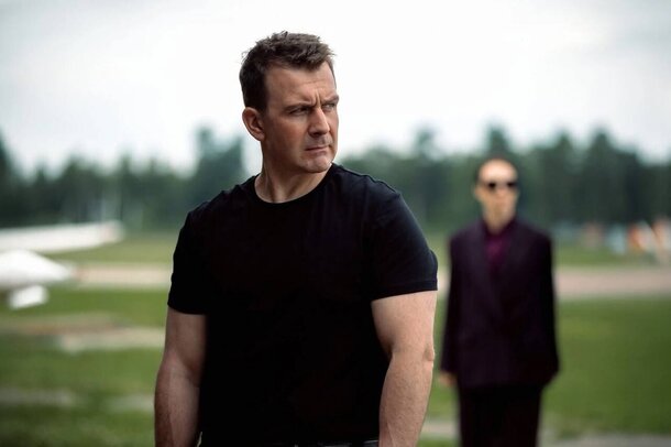 «Невский: Белый танец»: в новом сериале Васильев сменит пистолет на туфли с высоким каблуком — такой роли у него еще точно не было «Невский: Белый танец»: в новом сериале Васильев сменит пистолет на туфли с высоким каблуком — такой роли у него еще точно не было