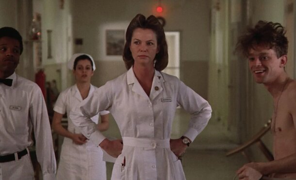 Зря спустили всех собак: Рэтчед в «Пролетая над гнездом кукушки» не была злодейкой вовсе — но большинство зрителей это так и не поняли