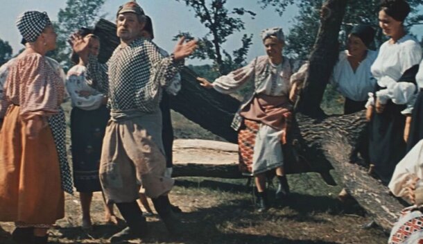 Актеры пьянствовали в погребах, в селе не было света: «Свадьбу в Малиновке» на самом деле снимали в другой деревне