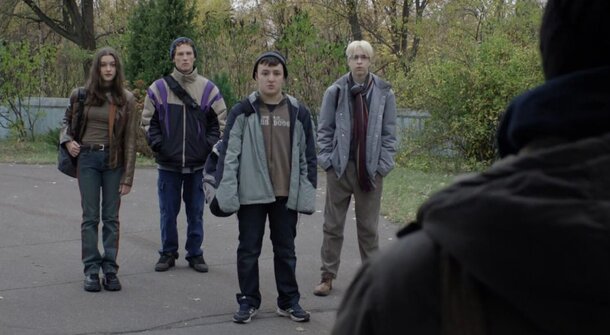 «Бомж одет дороже, чем я»: вышло всего 3 серии «Камбэка» с Петровым, но ляпов хватит на весь сезон (есть даже «машина времени»!)