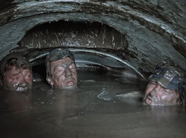 Ляп поймут лишь шоферы: сцена с бетономешалкой в «Джентльменах удачи» стала культовой – но в реальности актеры переломали бы руки и ноги