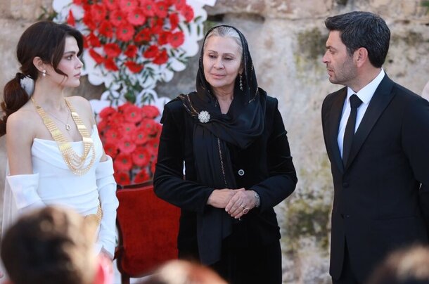 На «ИВИ» среди турецких проектов лидируют эти 3 сериала: в этом сезоне зрители смотрят их запоем – список без «Клюквенного щербета» «Далёкий город»