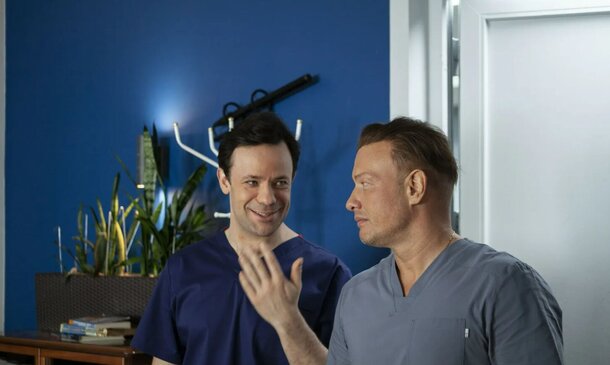 «Краткость – сестра таланта»: создатели «Акушера» определились с будущим сериала – решение НТВ по 3 сезону явно оценят не все «Краткость – сестра таланта»: создатели «Акушера» определились с будущим сериала – решение НТВ по 3 сезону явно оценят не все