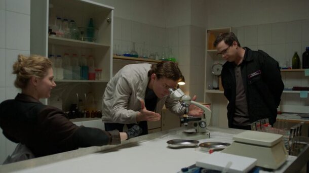 Прямо сейчас в топе на ИВИ эти 3 российских детективных сериала: конечно, 3 сезон «Метода» тоже смотрят запоем «Уроки химии»