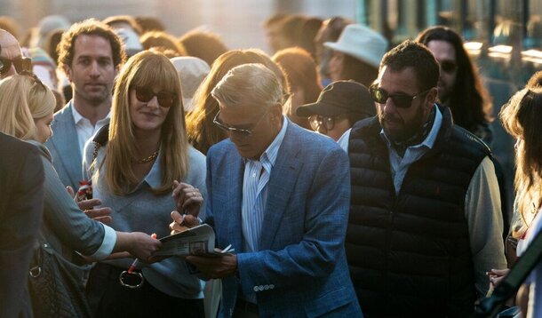 Главные драматические премьеры декабря 2025 года: 4 фильма, которые зрители включают вечером и тут же советуют знакомым «Джей Келли» (2025)