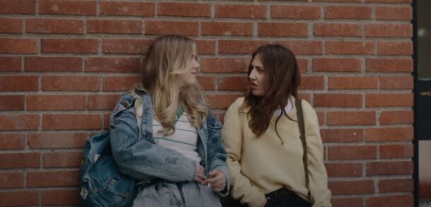 Главные драматические премьеры декабря 2025 года: 4 фильма, которые зрители включают вечером и тут же советуют знакомым «Кто бы мог подумать» (2025)